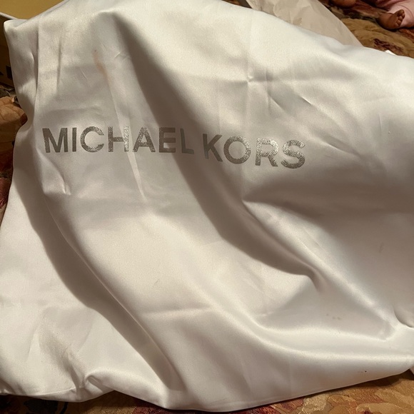 Michael Kors Signature White Handbag with Snap closure - Picture 5 of 9